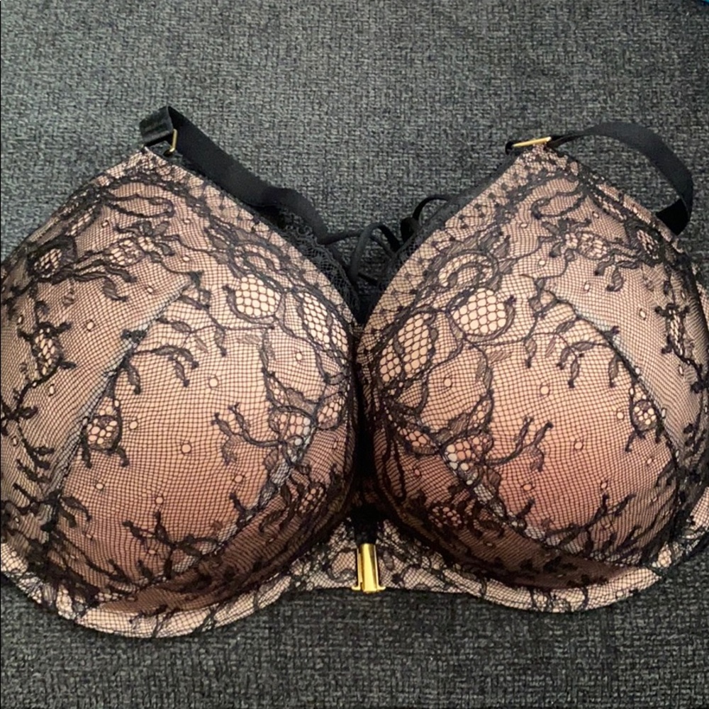 Victoria’s Secret bombshell bra